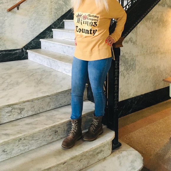 🌹 Meet your Posher, Lisa Marie - Picture 2 of 16